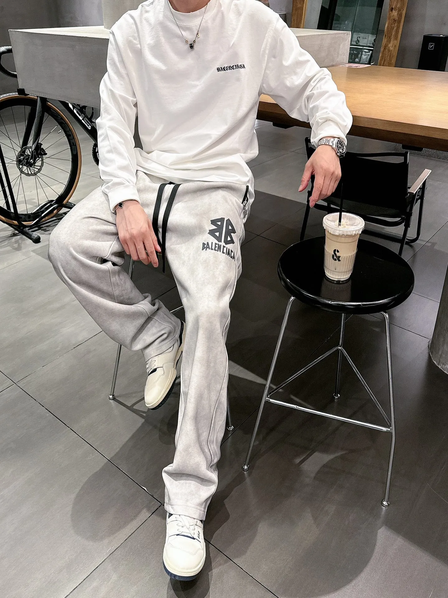 Balenciaga 🆕2026 Autumn and Winter New Arrival Casual Pants! The official website will be released simultaneously. Brand Classic LOGO casual pants, customized fabrics, excellent comfort and strong touch. Highly recognisable, perfect appearance and craftsmanship. Size:M-3XL
